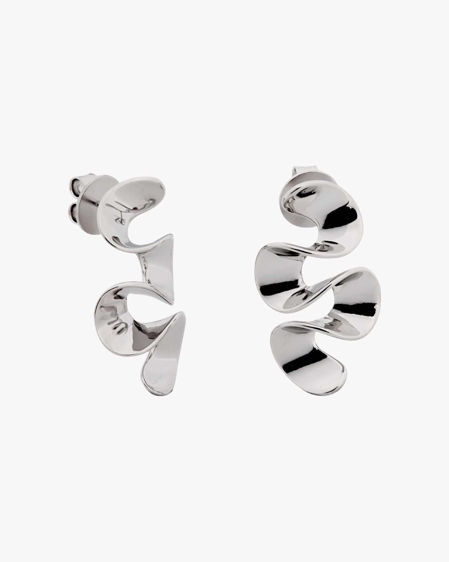 Pendientes originales diseño fluido y ondulado