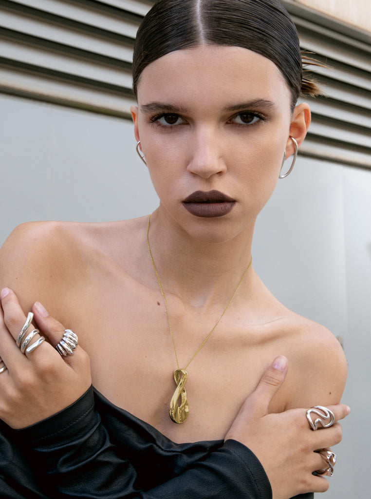 Collares plata originales con diseño asimétrico dorado