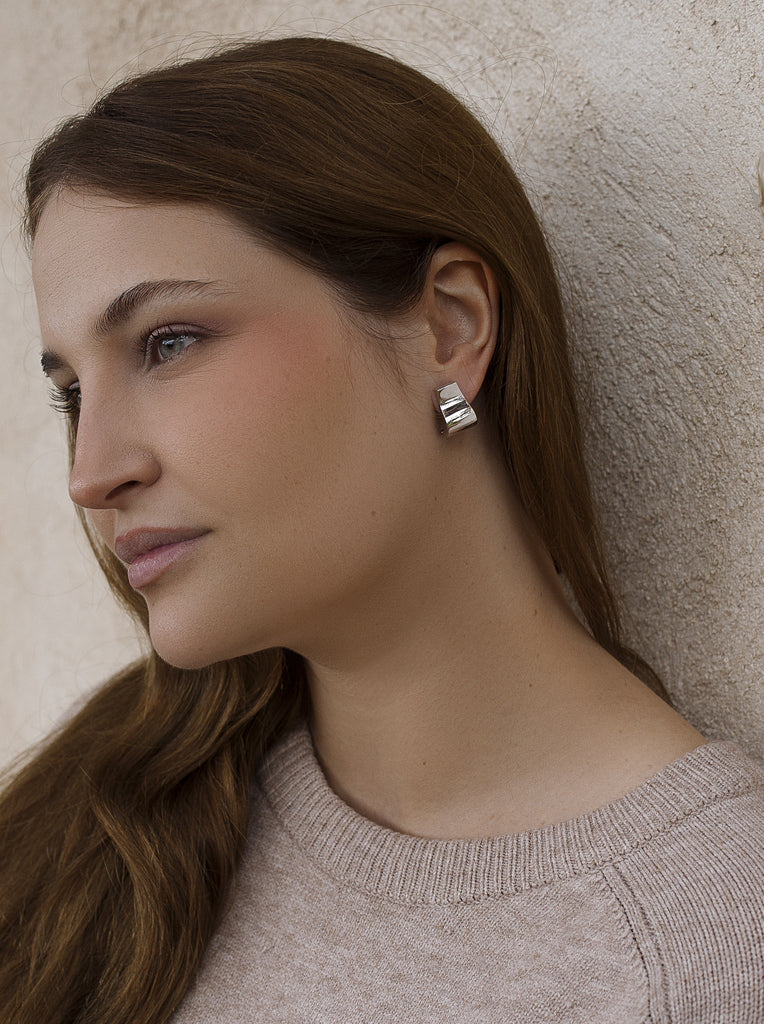 Pendientes de plata con diseño geométrico y elegante