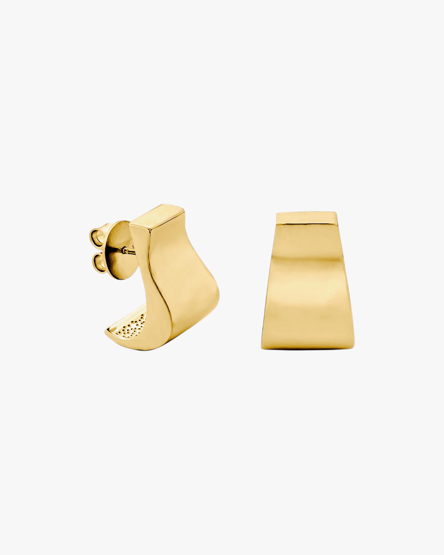 Pendientes con diseño geométrico y elegante en dorado