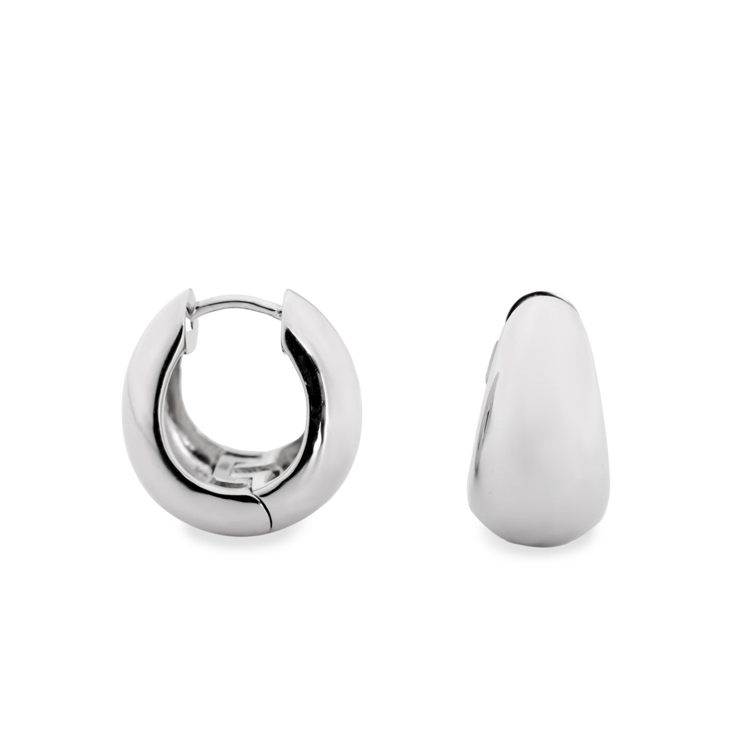 Pendientes de aro de plata con diseño contemporáneo