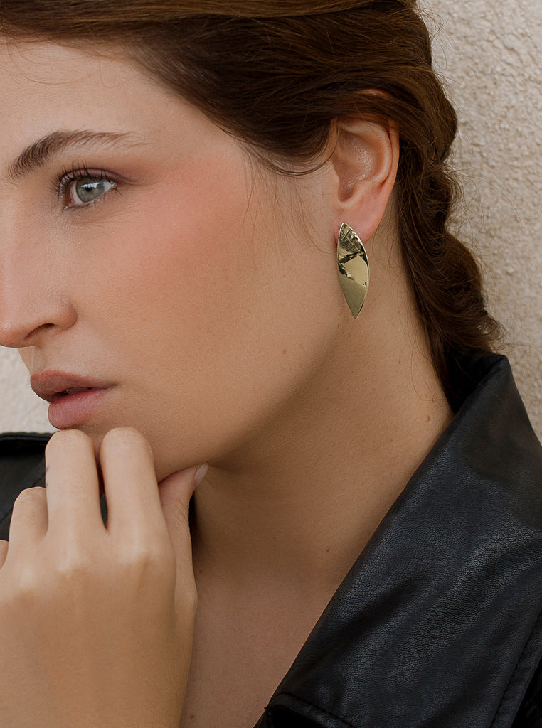 Pendientes originales de plata bañado en oro diseño curvado