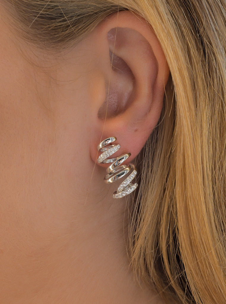 Pendientes largos de plata enredados con circonita