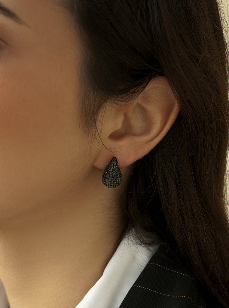 Pendientes originales de plata en forma de gota mini con circonita negra
