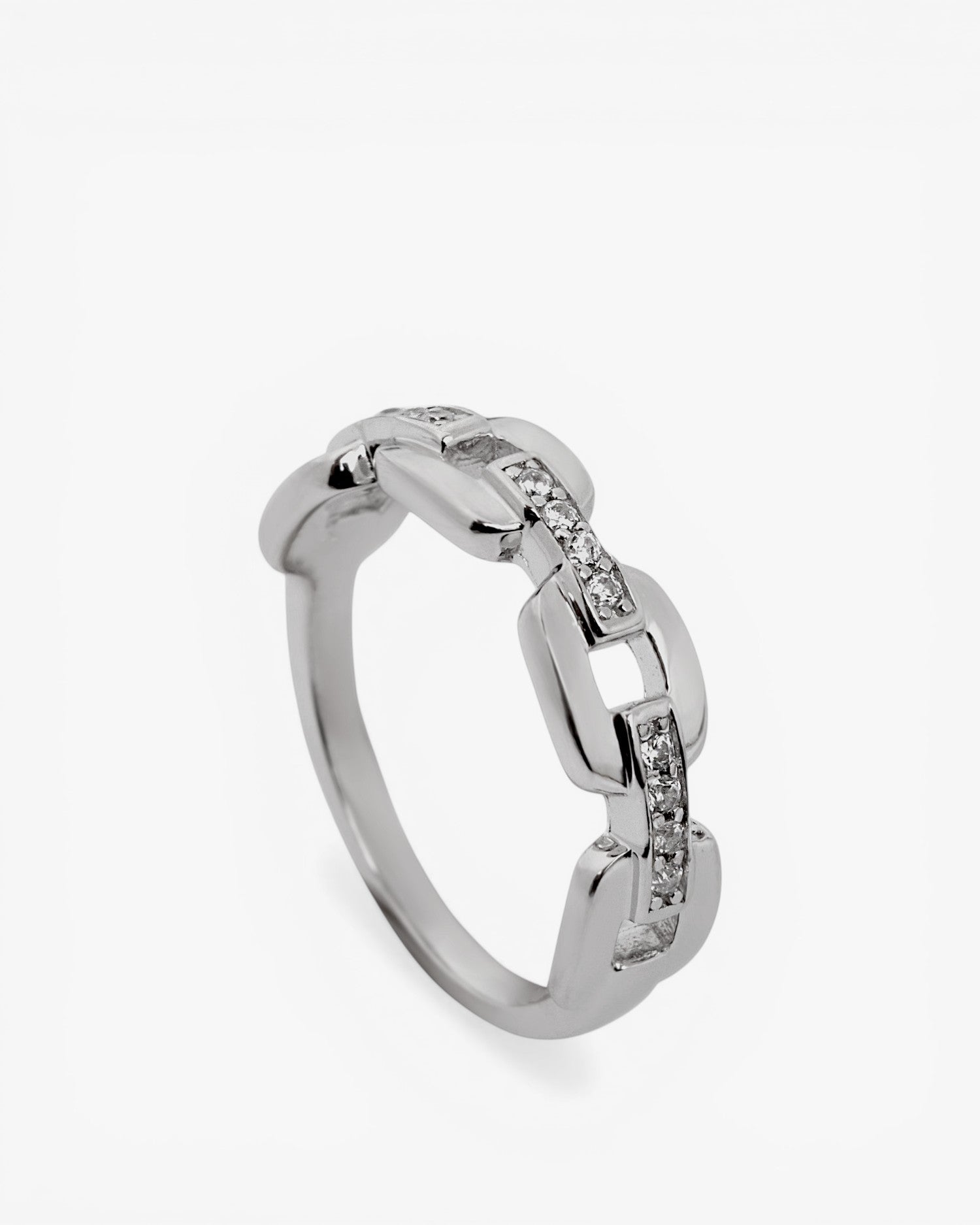 Bague en argent ornée de maillons en oxyde de zirconium