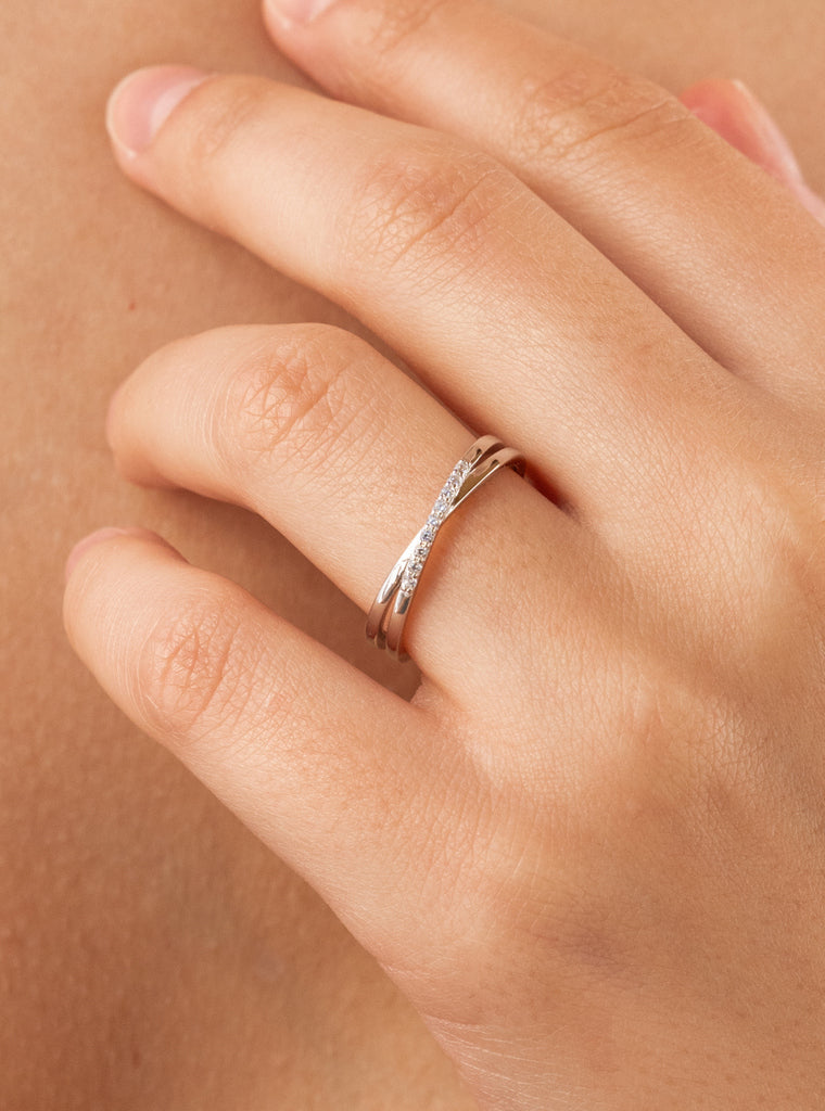 bague fino avec zircons de argent design croisé