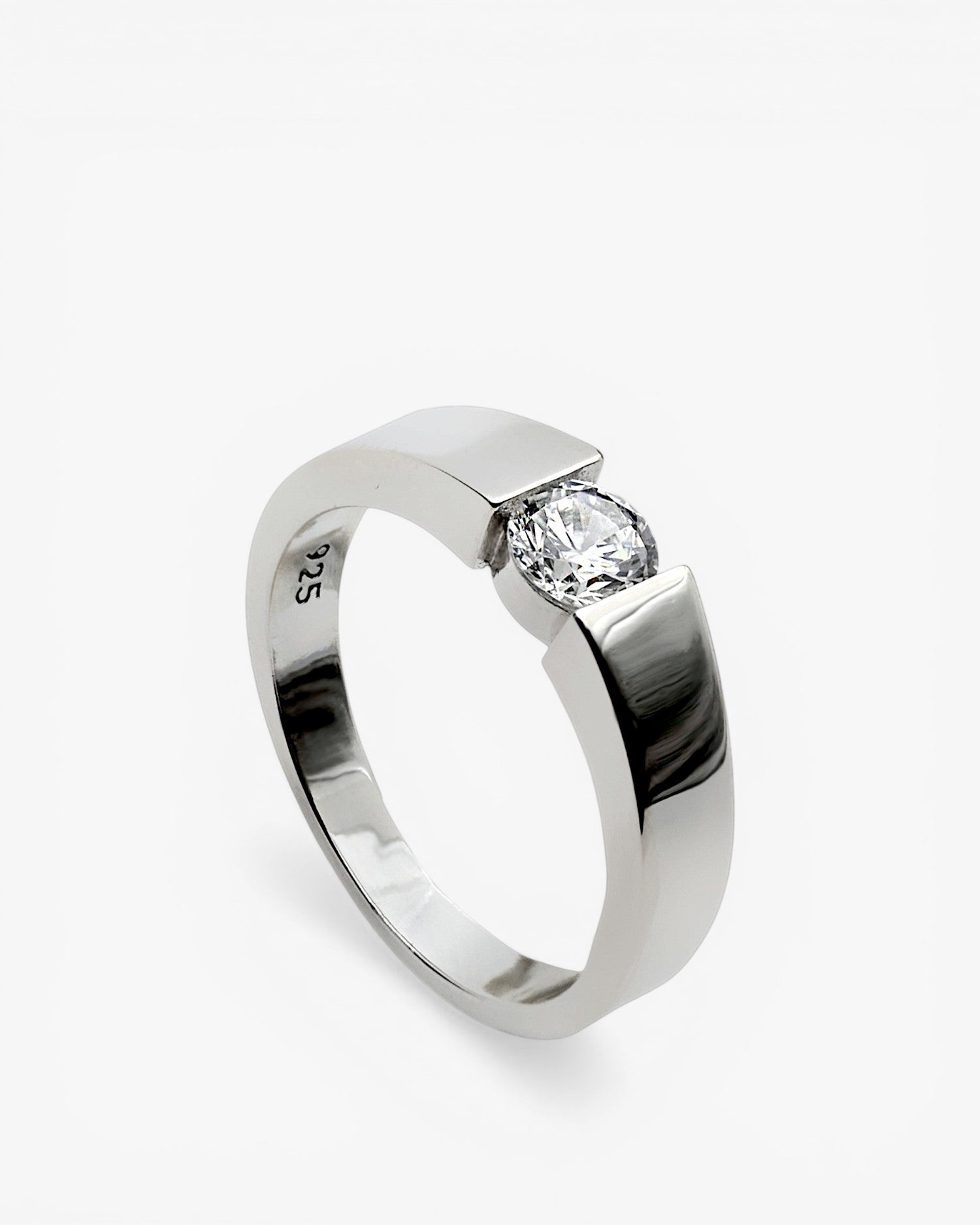Anillo con circonitas de plata rectangular con circonita central