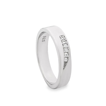 Anillo con circonitas de plata diseño atemporal