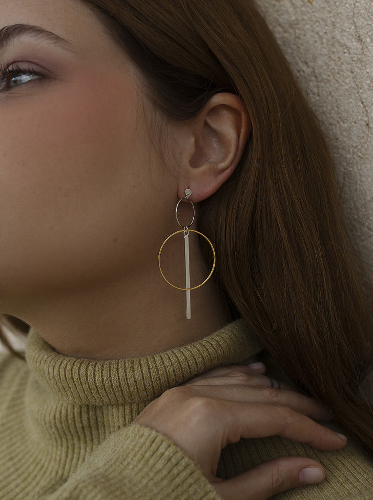 Pendientes de plata de círculos y líneas en dos tonos
