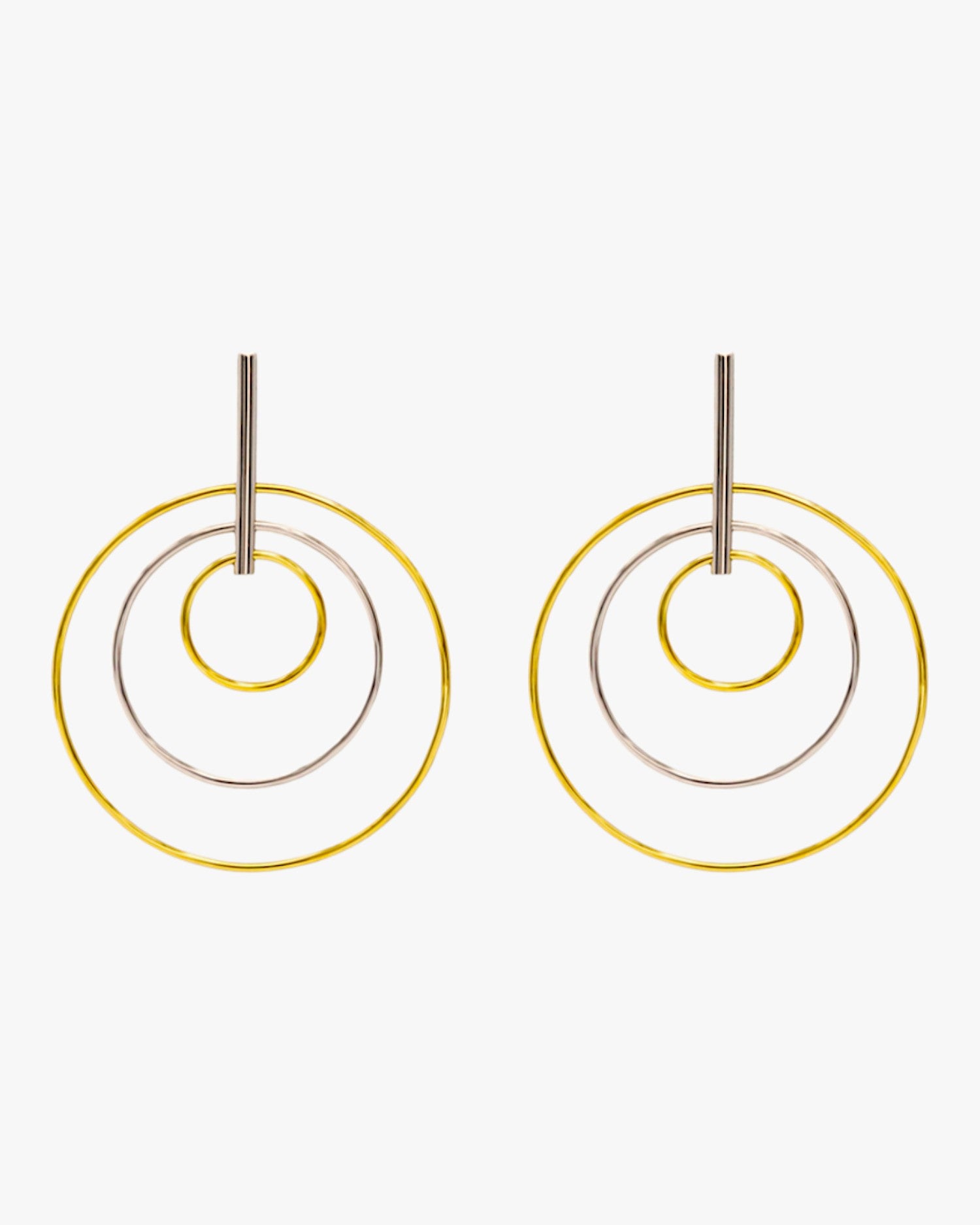 Pendientes de plata bicolor compuestos por círculos de varios tamaños