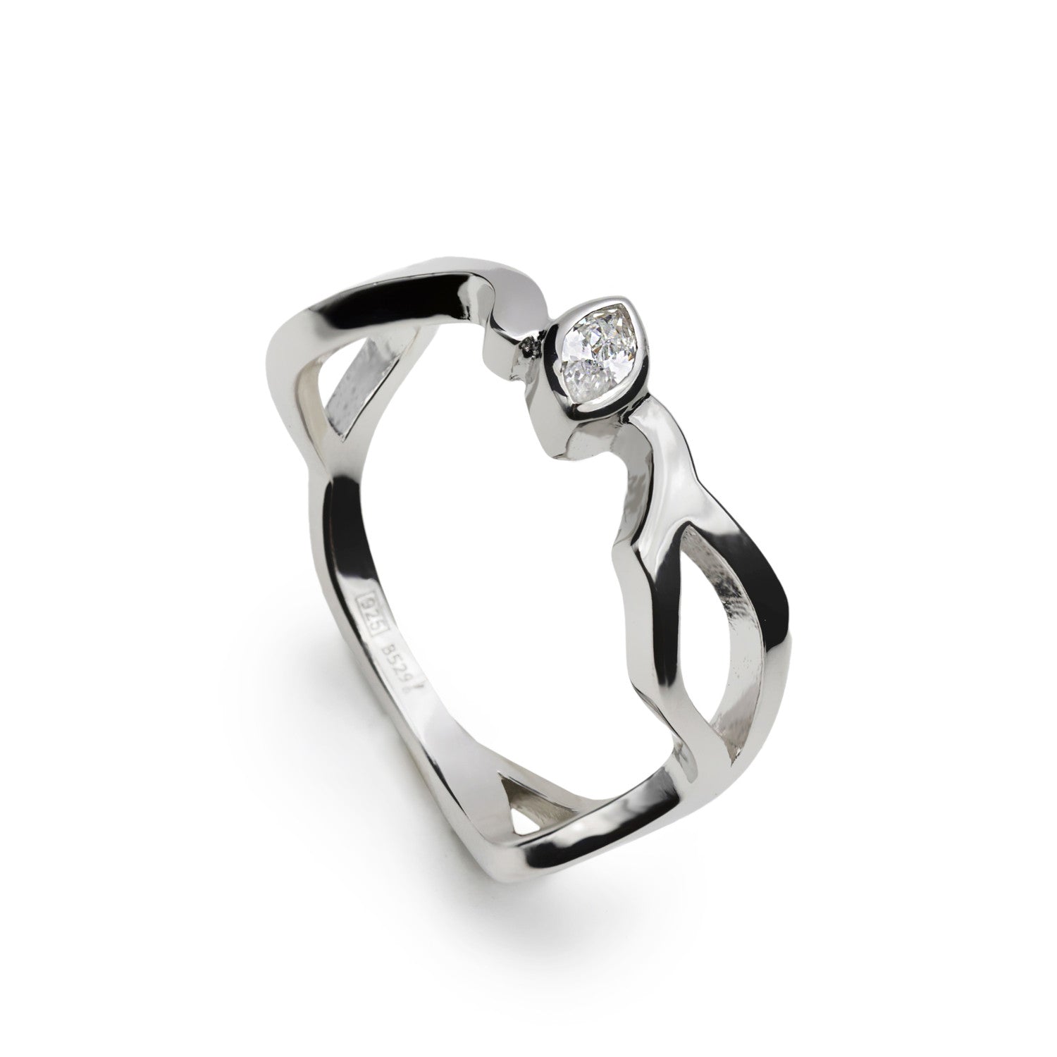 Anillo de plata tipo nudo con circonita central