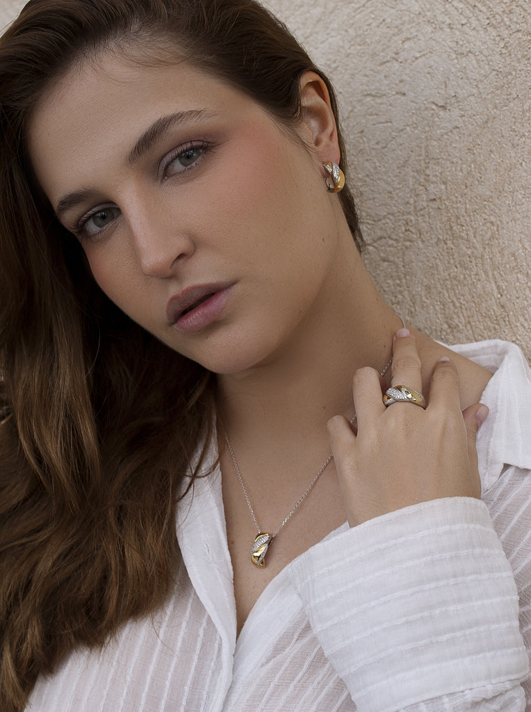 Collar bicolor de plata y oro trenzadas con circonitas