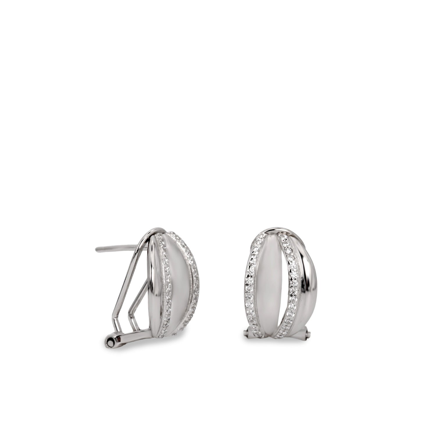 Boucles d'oreilles fermeture omega de argent avec zircons design elegante