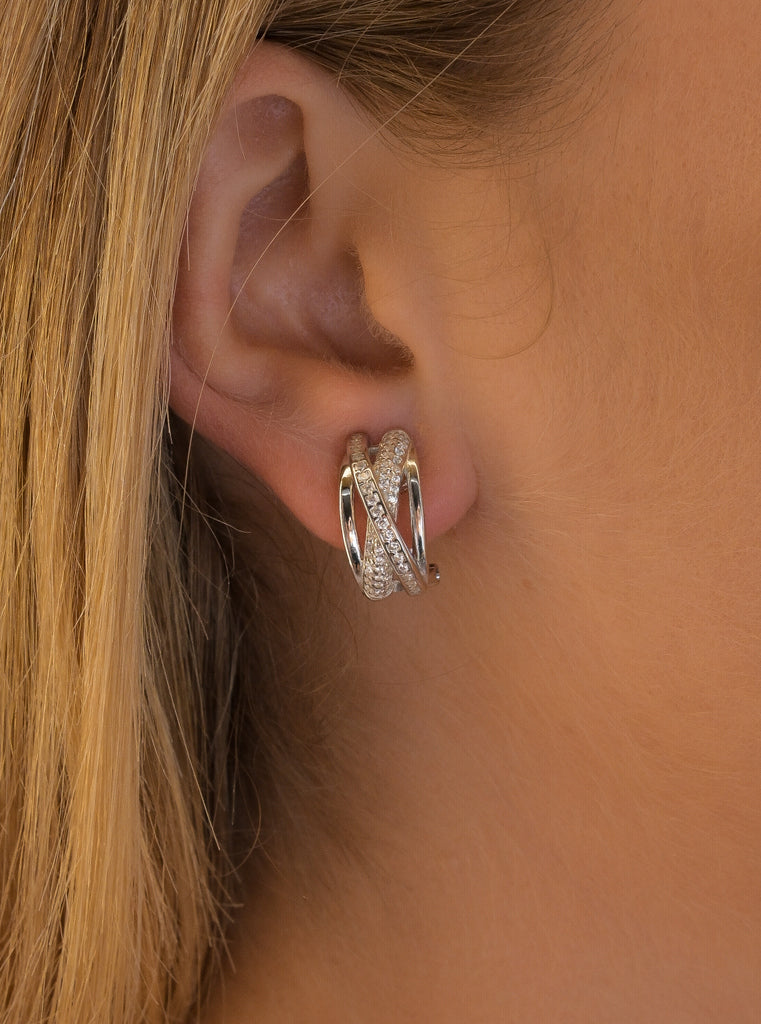 Boucles d'oreilles fermeture omega avec zircons de