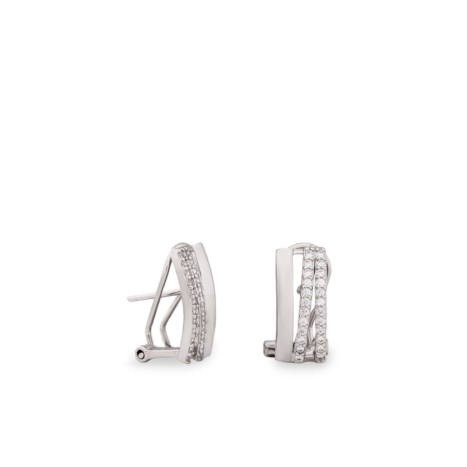 Boucles d'oreilles fermeture omega avec zircons design intemporel