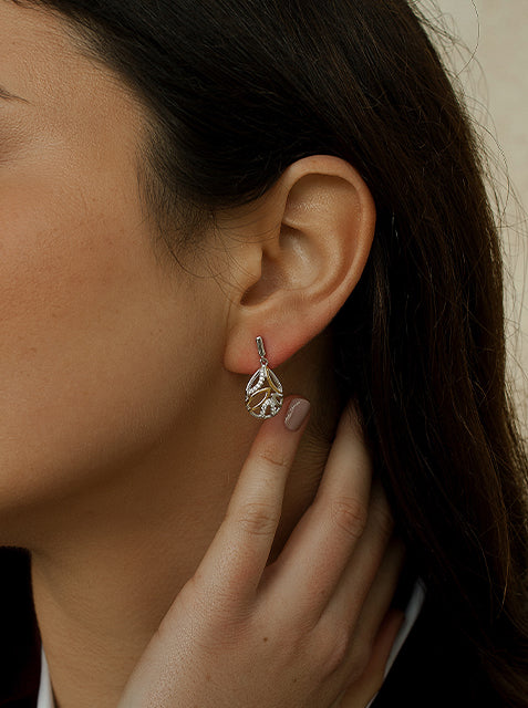 Pendientes pequeños colgantes bicolor con circonitas