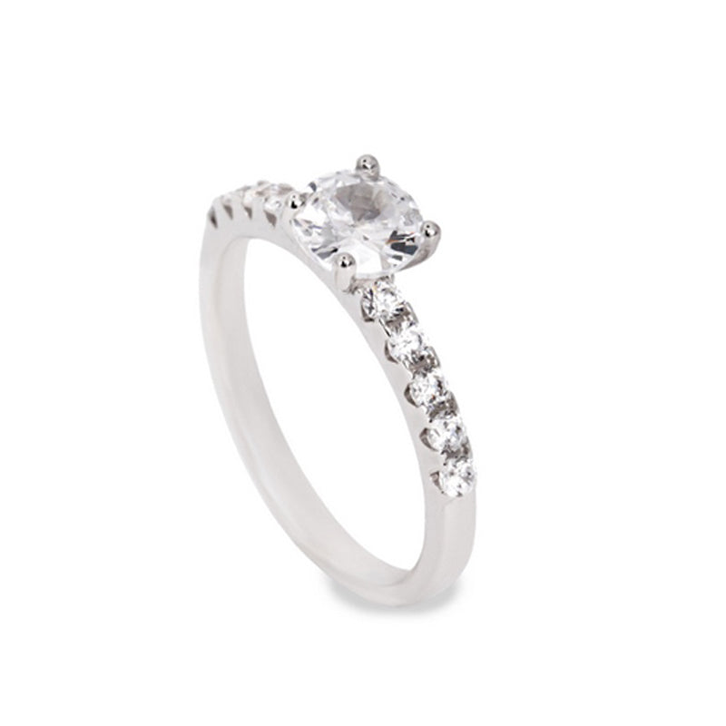Anillo solitario con circonitas en el contorno de plata