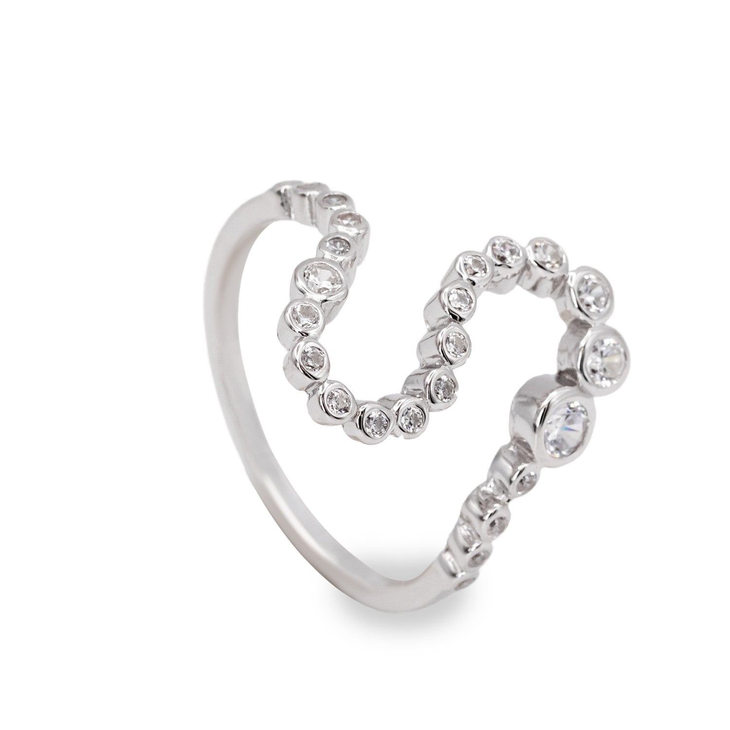 bague de argent en forma de s et zircons tout autour