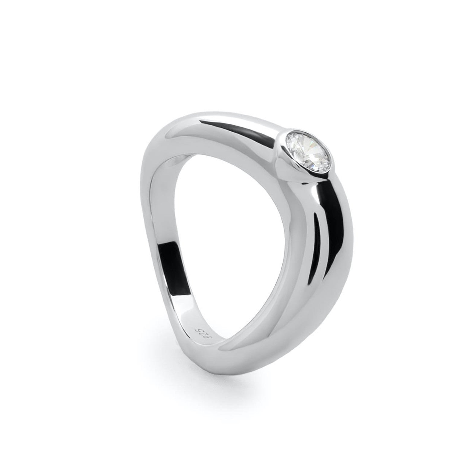 Anillo de plata con diseño orgánico y circonita