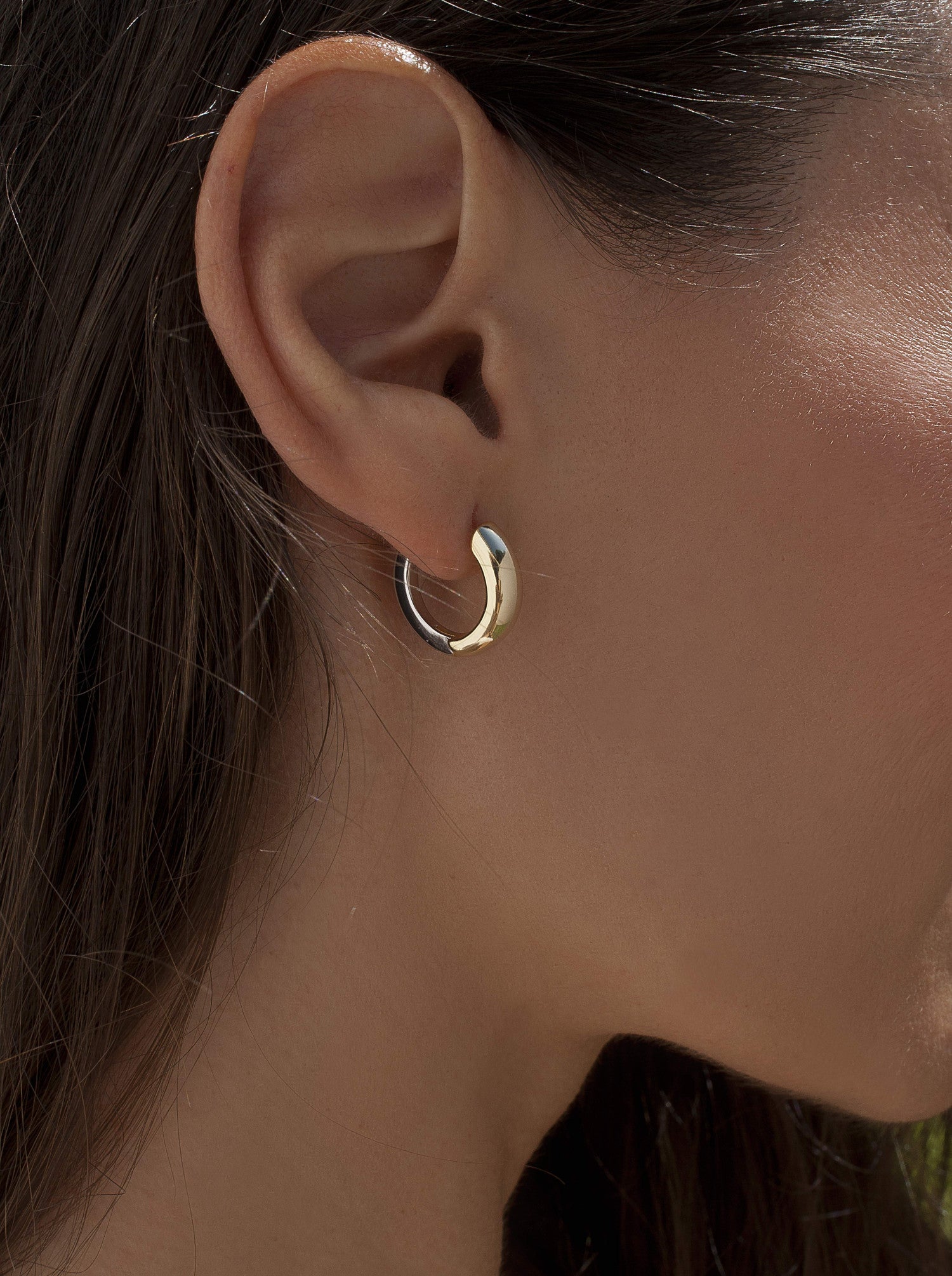 Two-tone hoop earrings, small diameter, with gold front