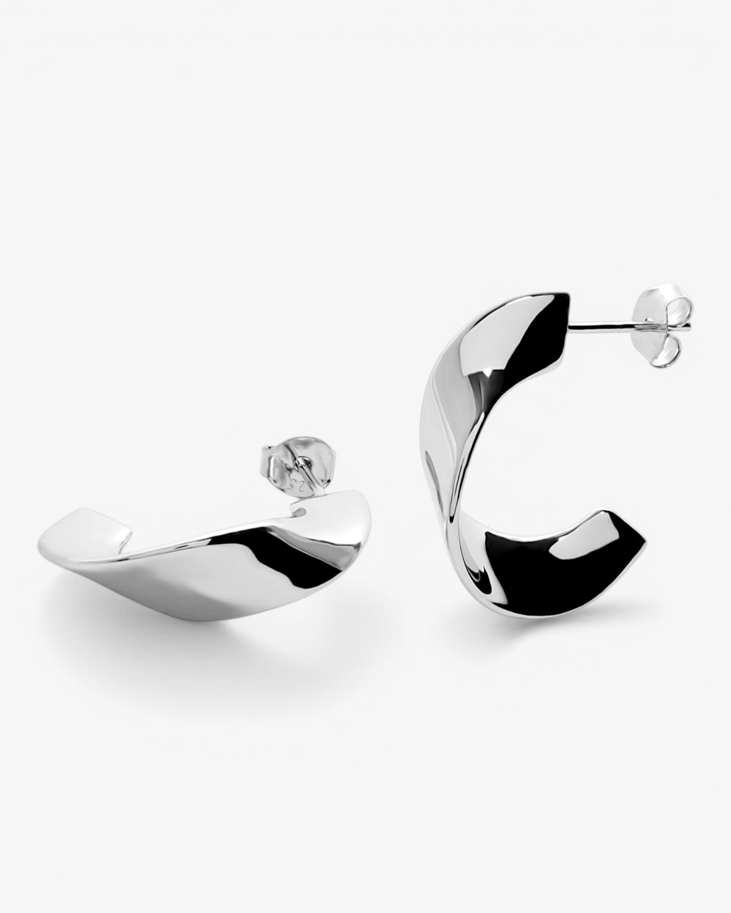Pendientes aro de plata con diseño ondulado