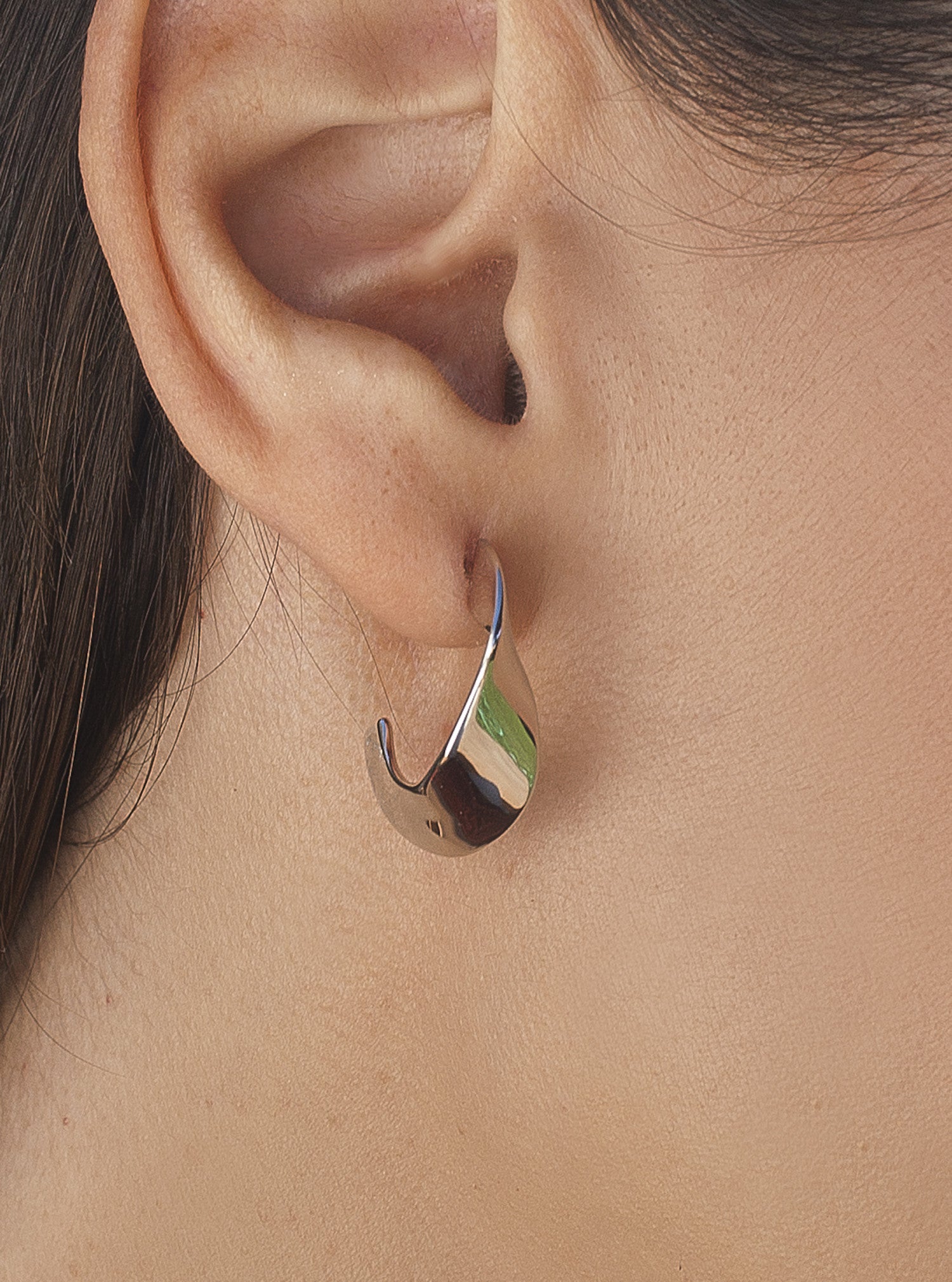 Pendientes aro de plata con diseño ondulado