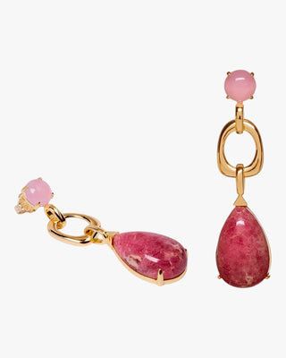 Pendientes de plata bañada en oro con piedra rosa en lágrima