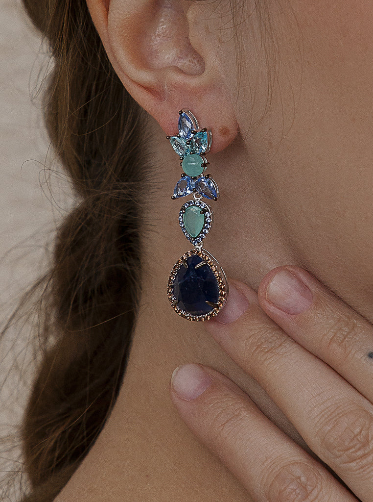Long earrings with stones in shades of blue