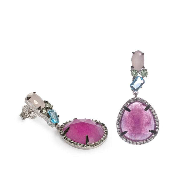 Pendientes largos con piedras en tonos rosados