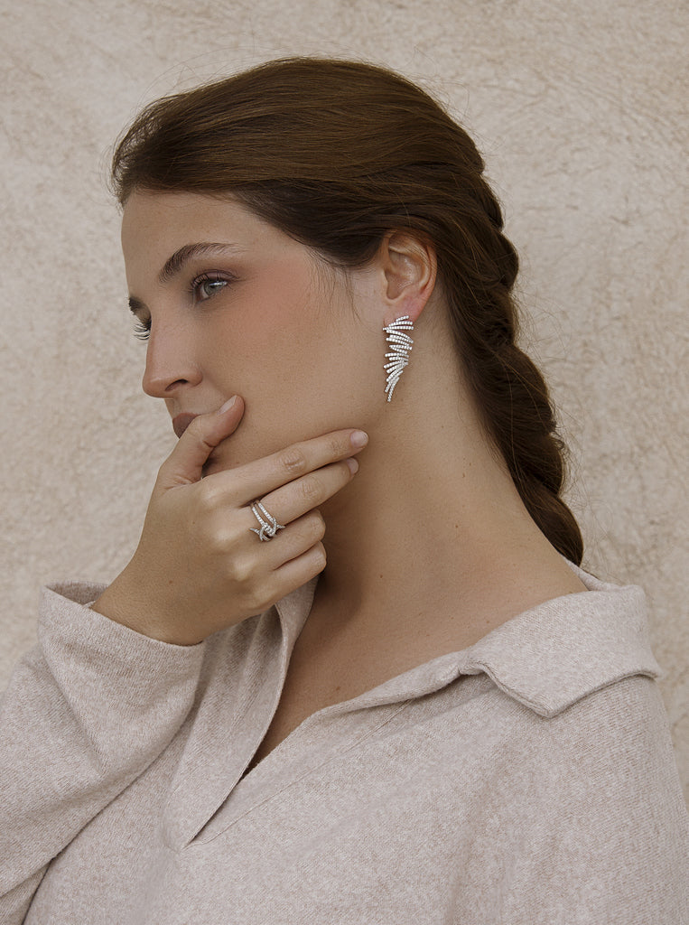 Pendientes largos de plata con circonitas en diseño zigzag