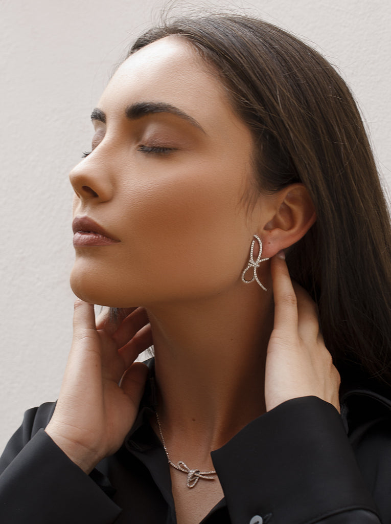 Pendientes de plata con circonitas en forma de lazada