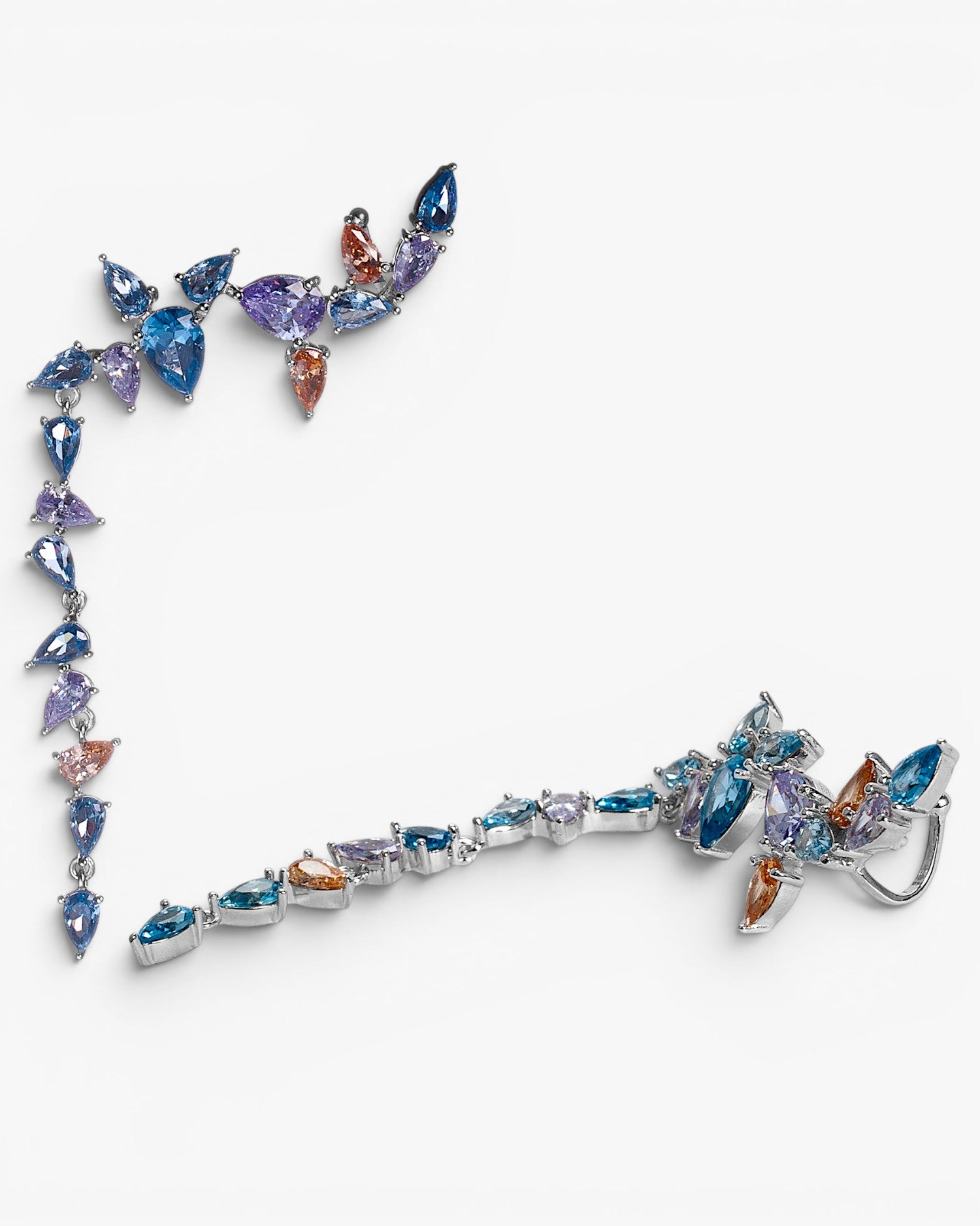 Pendientes largos de plata con piedras de colores estilo trepador