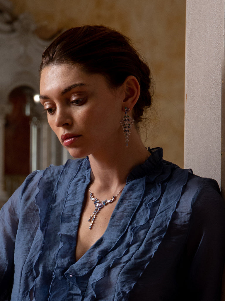 Collares con piedras de diseño sofisticado y elegante