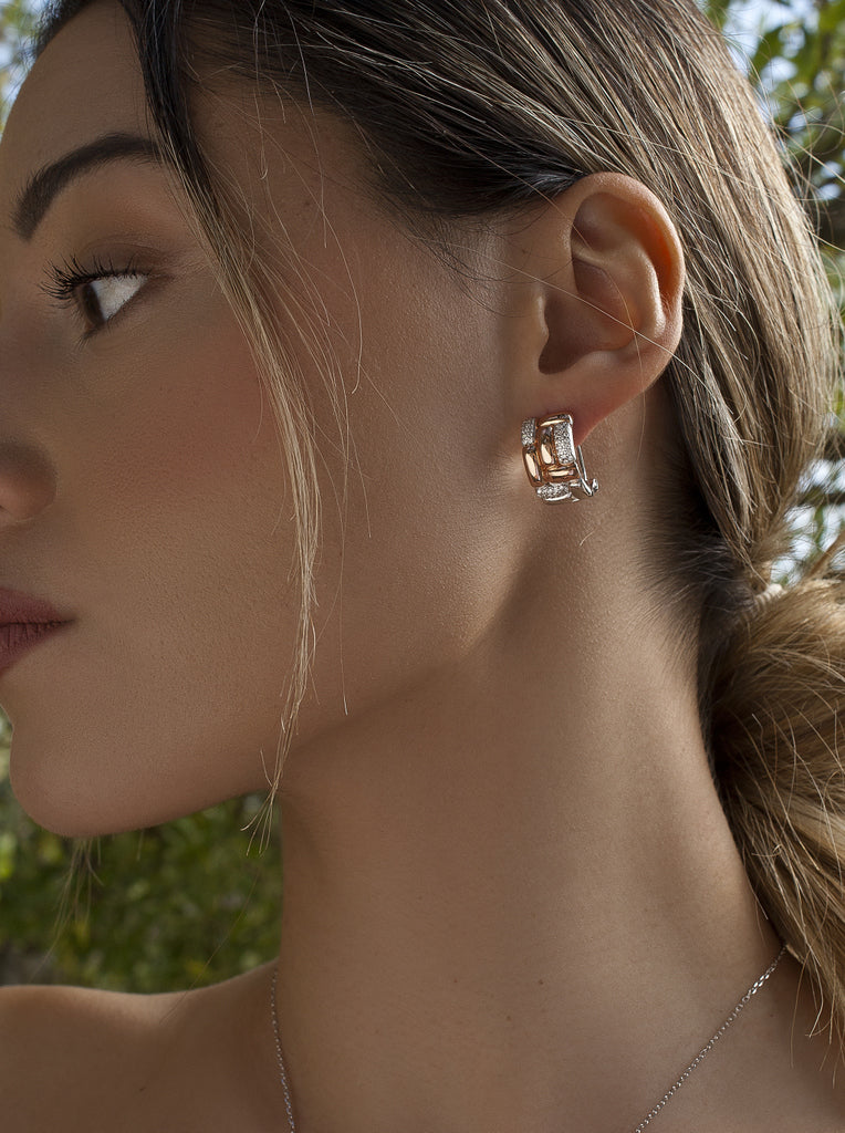 Pendientes bicolor de plata estilo tejido con circonitas