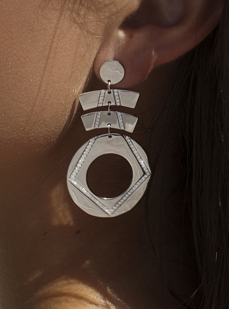 Pendientes largos de plata con circonitas diseño geometrico