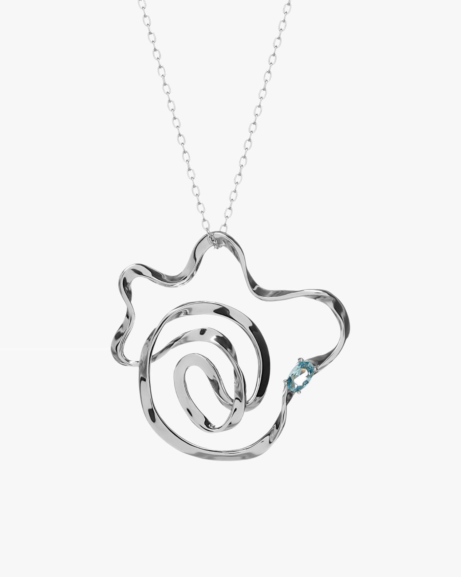 Collar de plata en espiral con piedra en tono azul