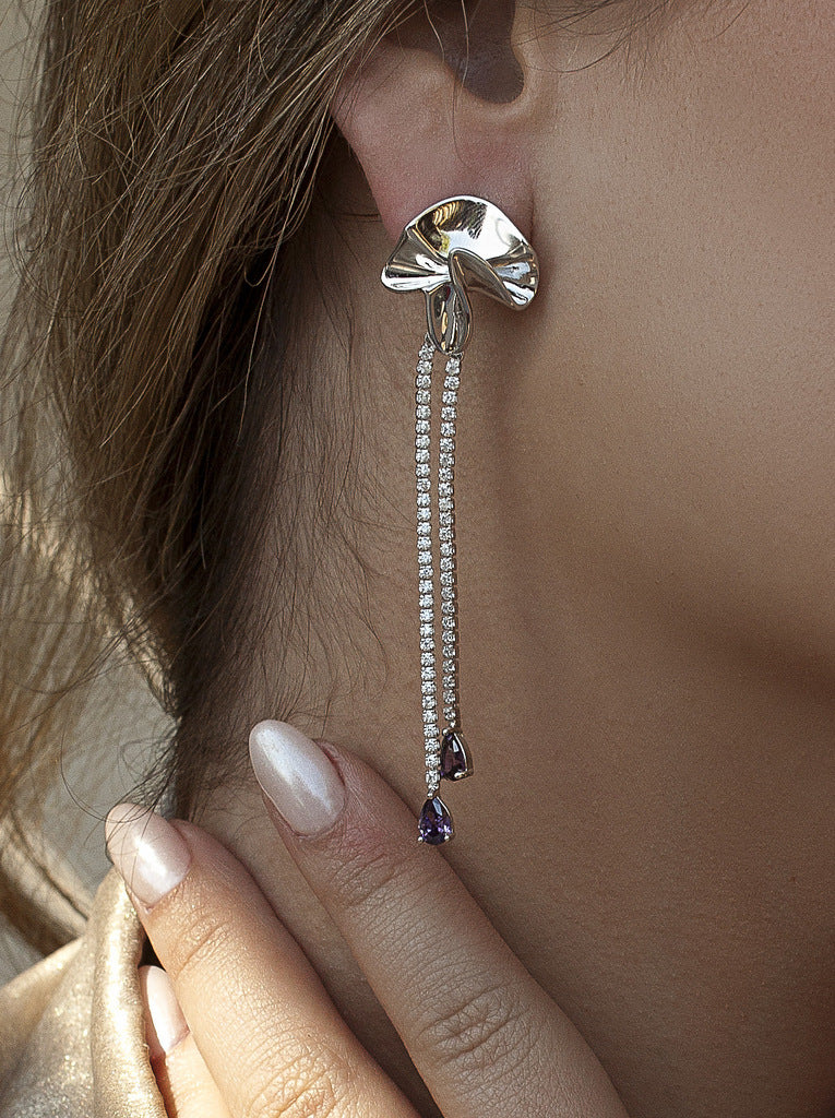 Pendientes largos de plata con circonias y gemas violetas