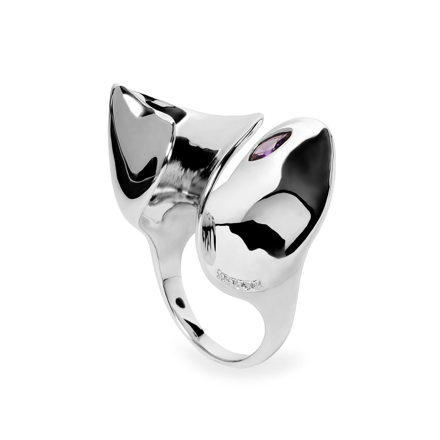 Anillo escultórico de plata con diseño orgánico y gema violeta