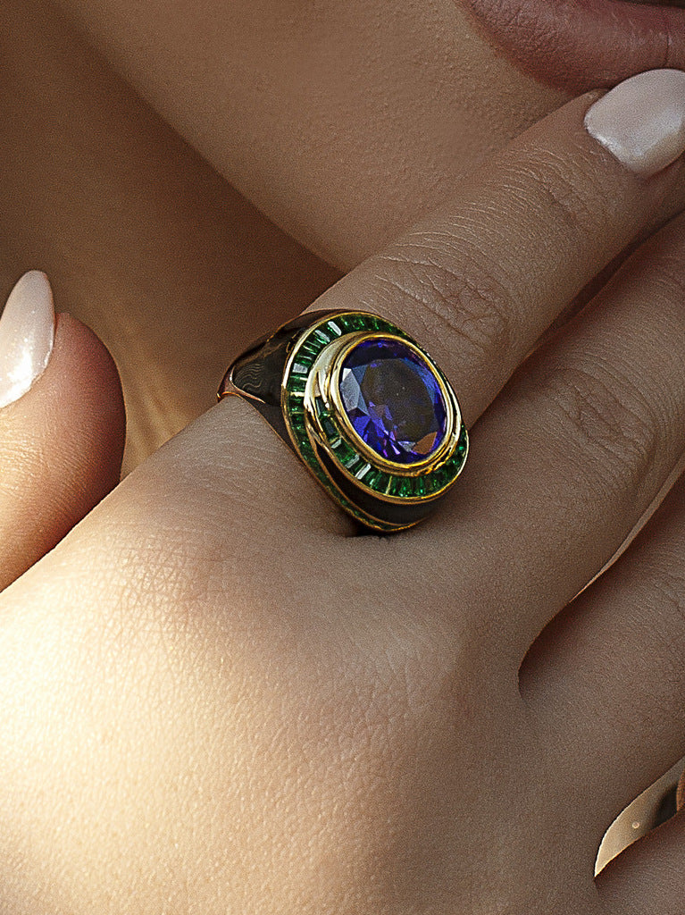 Bague en argent ornée de pierres de style vintage