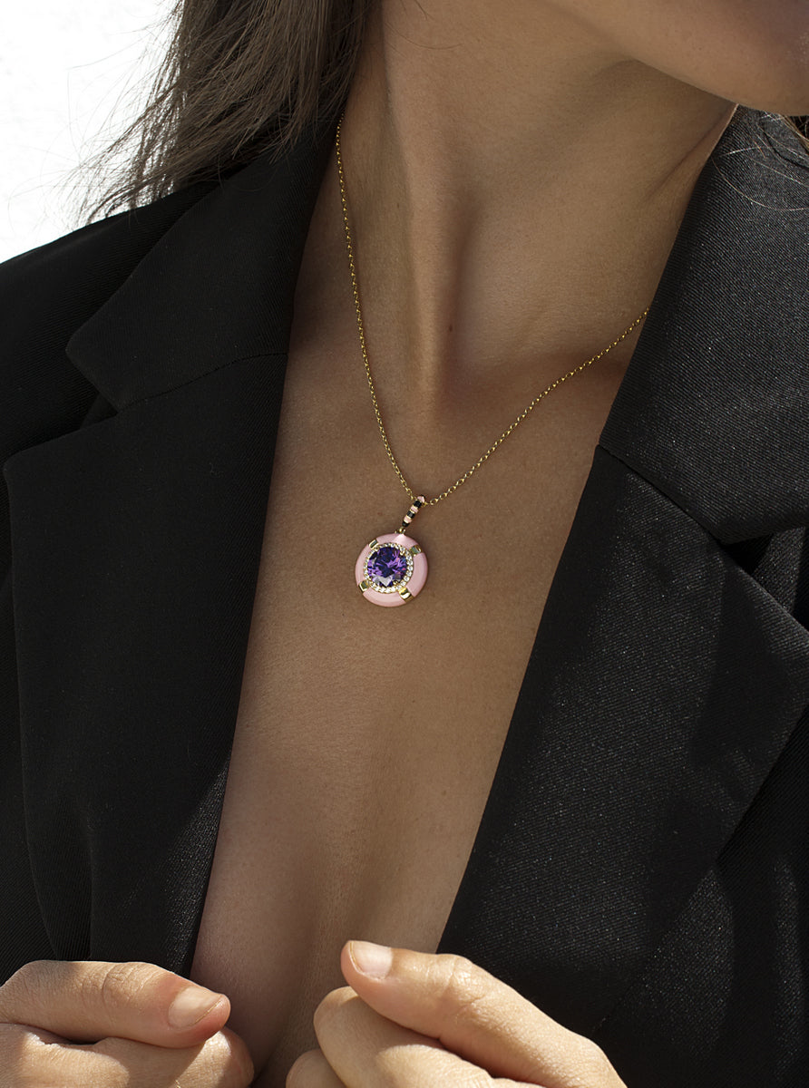 Collar de plata bañada en oro con colgante rosa circonita morada y circonitas