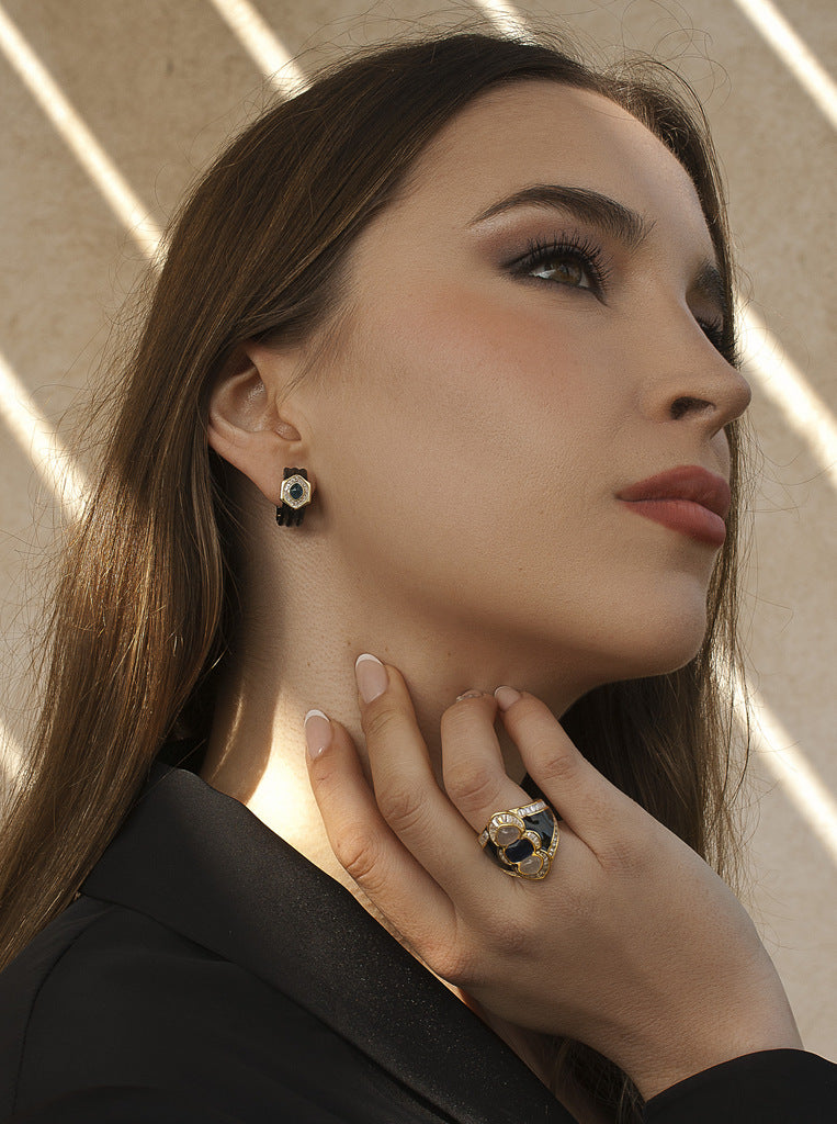 Boucles d'oreilles créoles en argent avec émail noir et pierre bleue