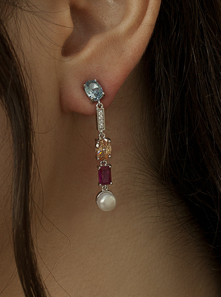 Long earrings with sophisticated stone design