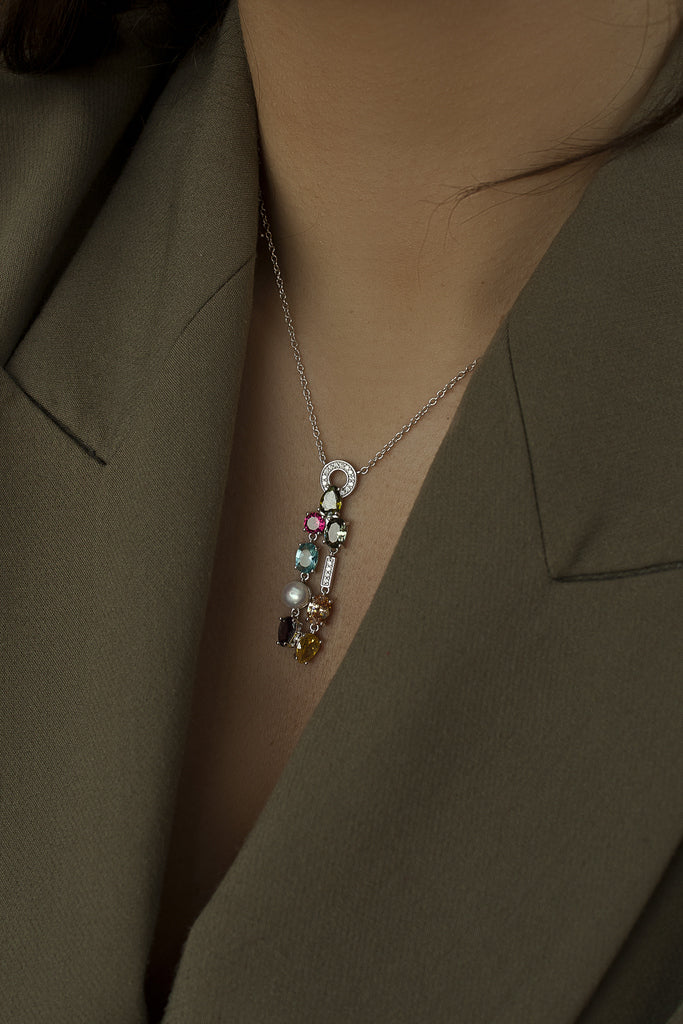 Collares con piedras multicolor y perla estilo elegante
