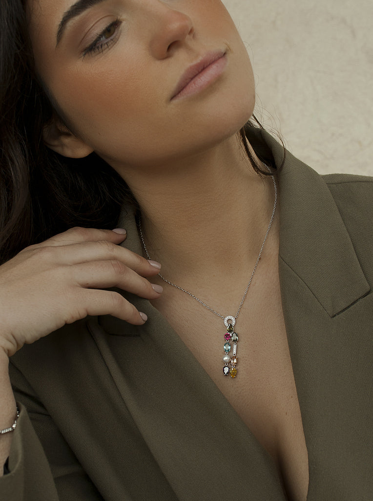 Collares con piedras multicolor y perla estilo elegante