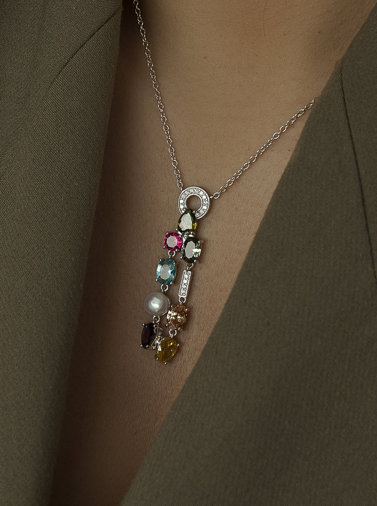 Collares con piedras multicolor y perla estilo elegante