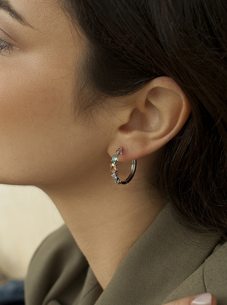 Pendientes de aro en plata con piedras tonos tierra