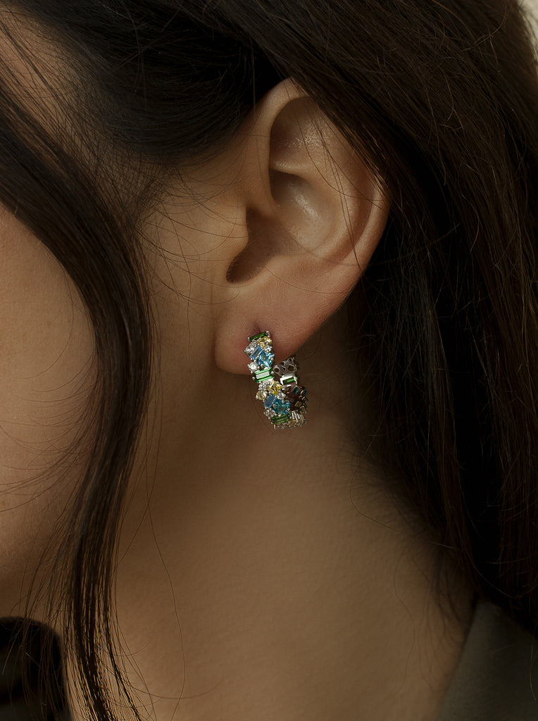 Pendientes de aro en plata con piedras azules verdes y amarillas