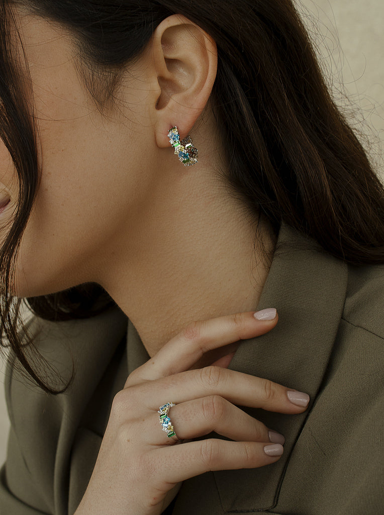 Pendientes de aro en plata con piedras azules verdes y amarillas