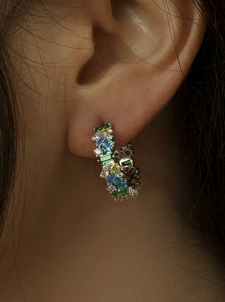 Pendientes de aro en plata con piedras azules verdes y amarillas
