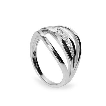 Anillo de plata lineal con circonitas centrales